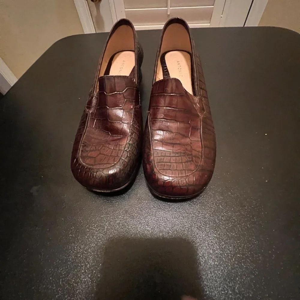 Antonio Melani slip on brown croc patterns size 6.5M